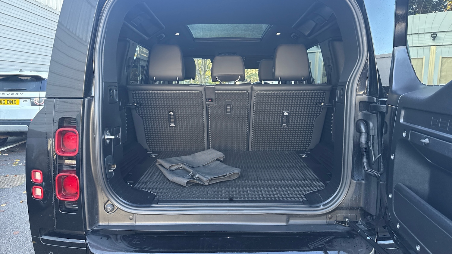 Used Land Rover Defender 2025 for sale - 76573819: Photo 10