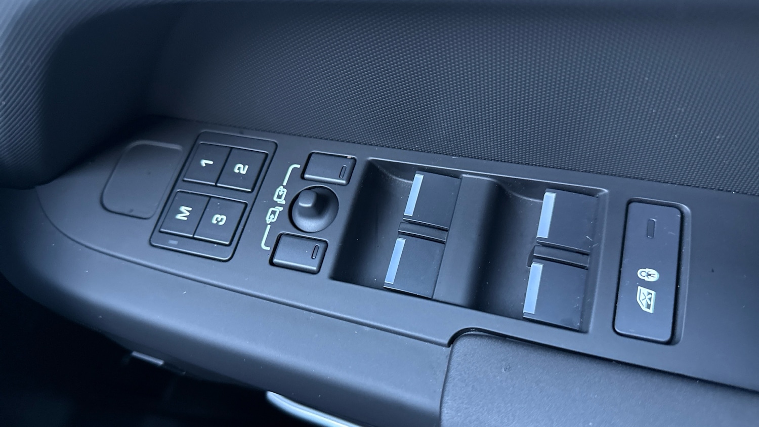 Used Land Rover Defender 2025 for sale - 76573819: Photo 21