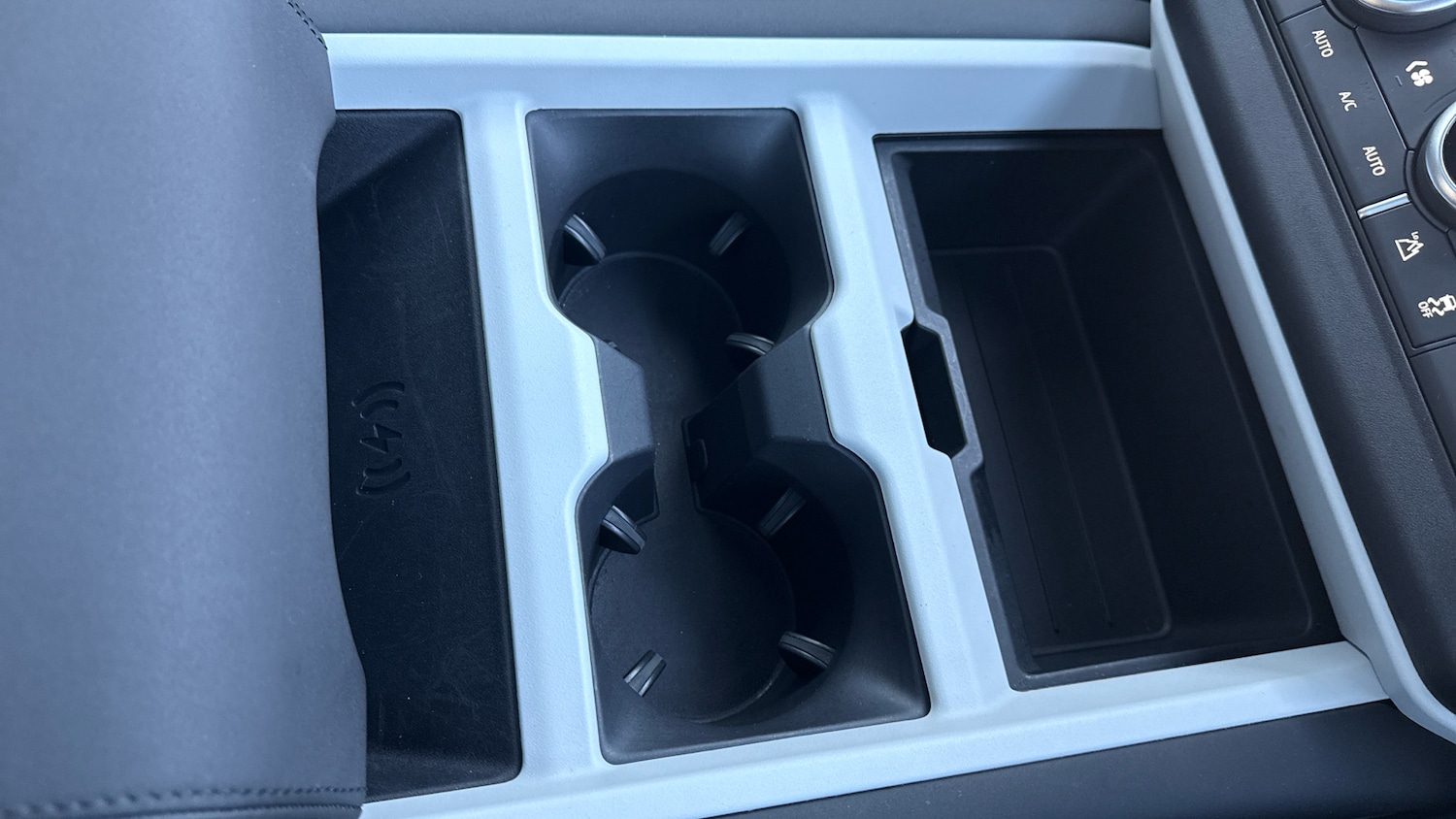 Used Land Rover Defender 2025 for sale - 76573819: Photo 23