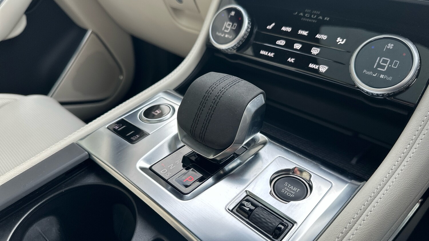 Used Jaguar F-Pace 2023 for sale - 77640467: Photo 13