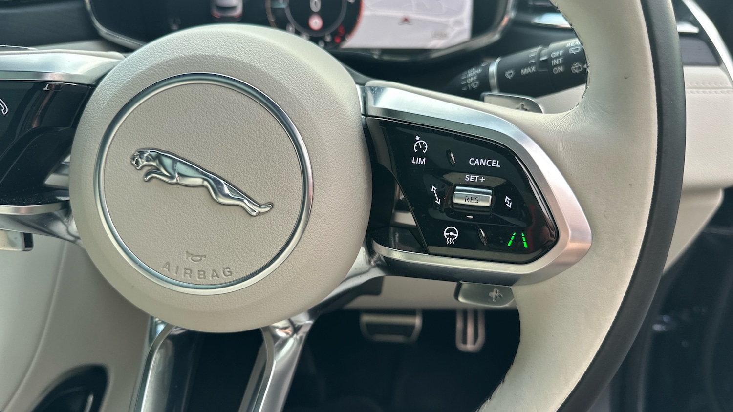 Used Jaguar F-Pace 2023 for sale - 77640467: Photo 25