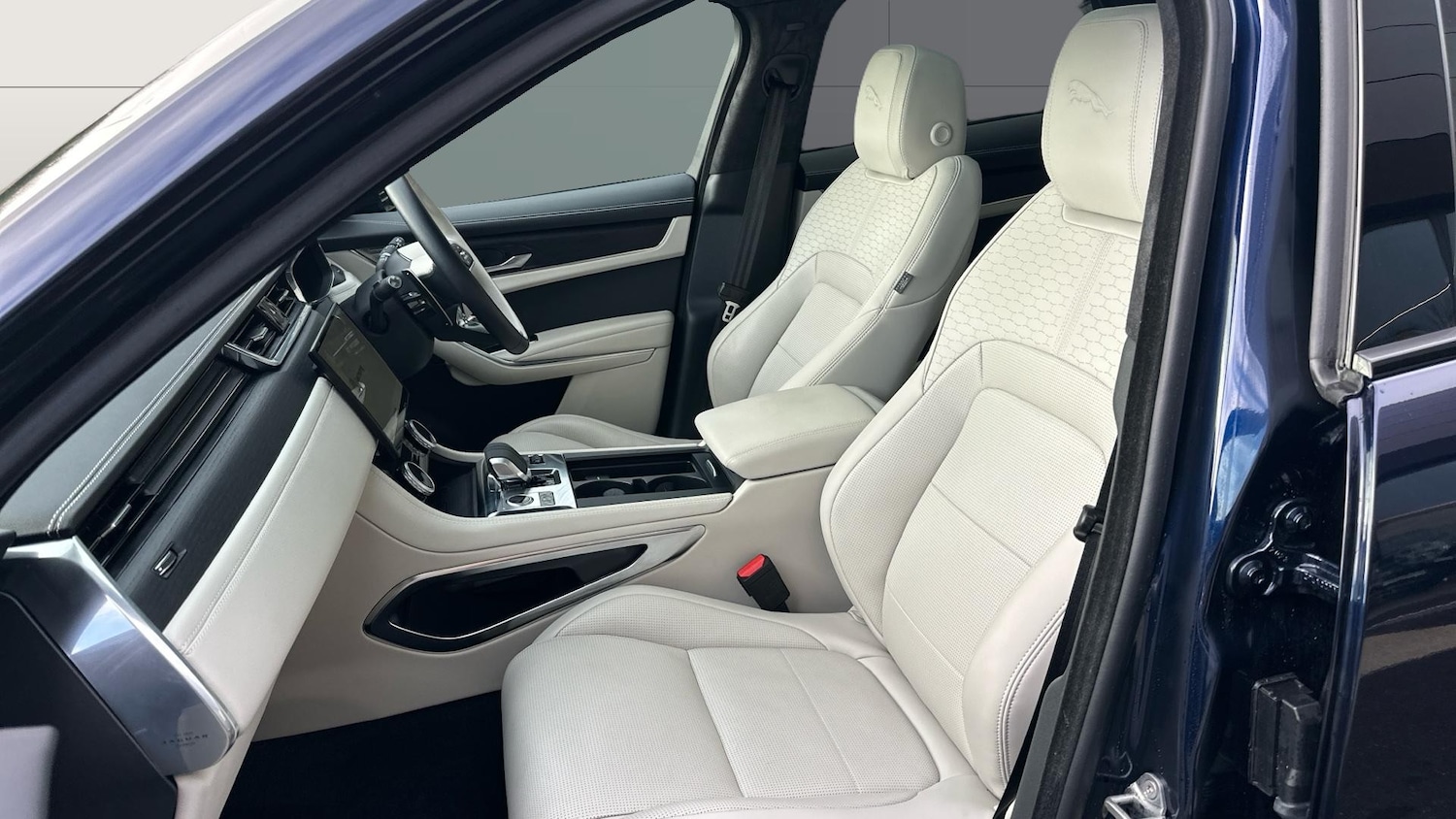 Used Jaguar F-Pace 2023 for sale - 77640467: Photo 3