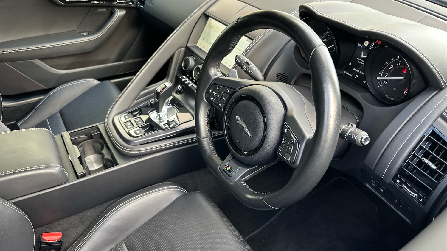 Used Jaguar F-Type 2019 for sale - 76428579: Photo 11