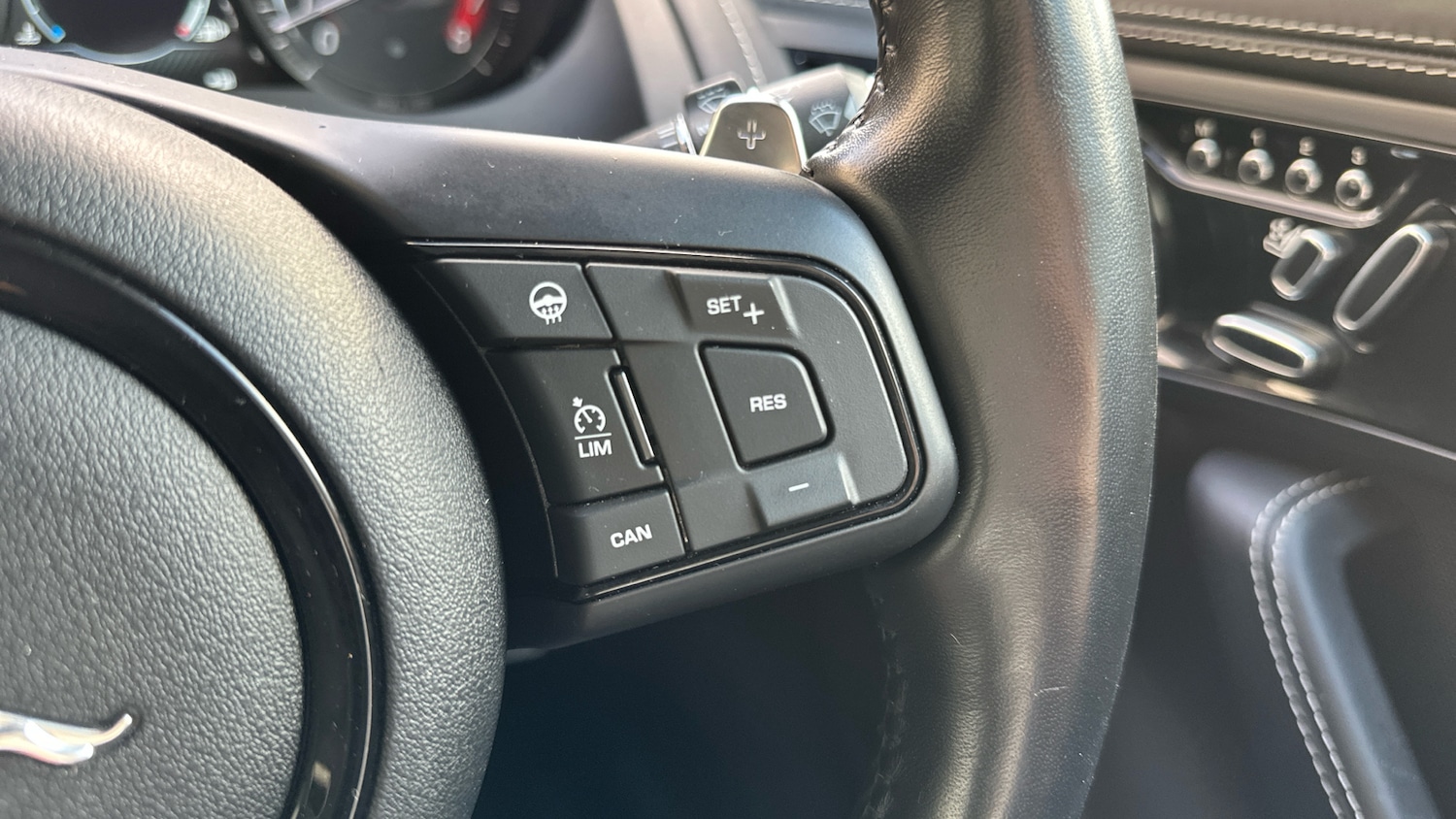 Used Jaguar F-Type 2019 for sale - 76428579: Photo 29