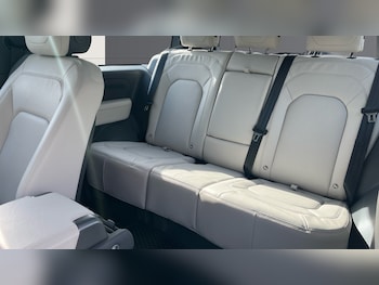 Used Land Rover Defender 2024 for sale - 77915368: Photo