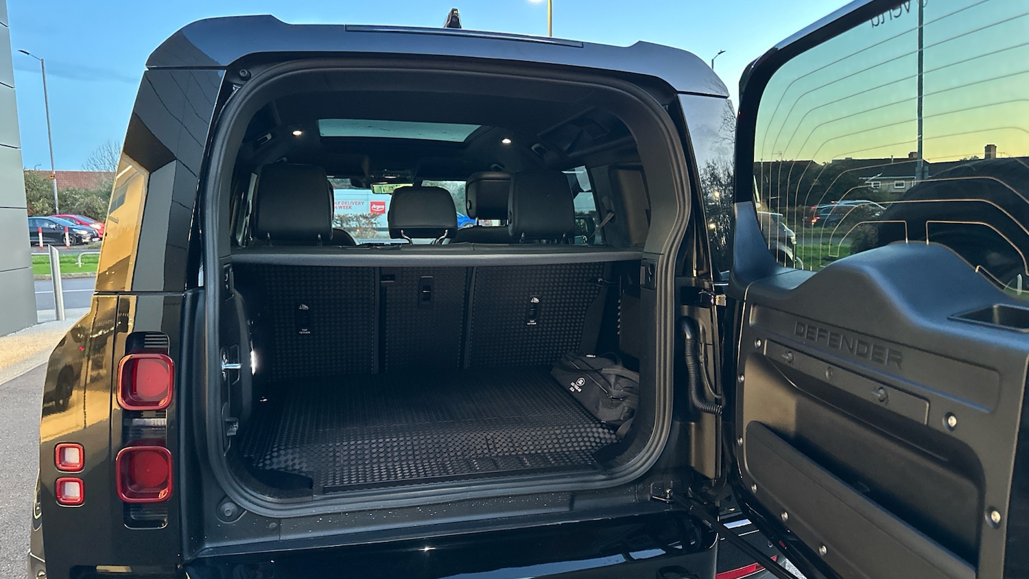 Used Land Rover Defender 2024 for sale - 76627741: Photo 10