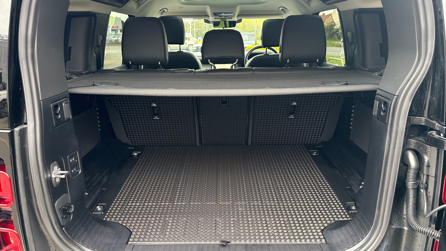 Used Land Rover Defender 2024 for sale - 78149762: Photo 10