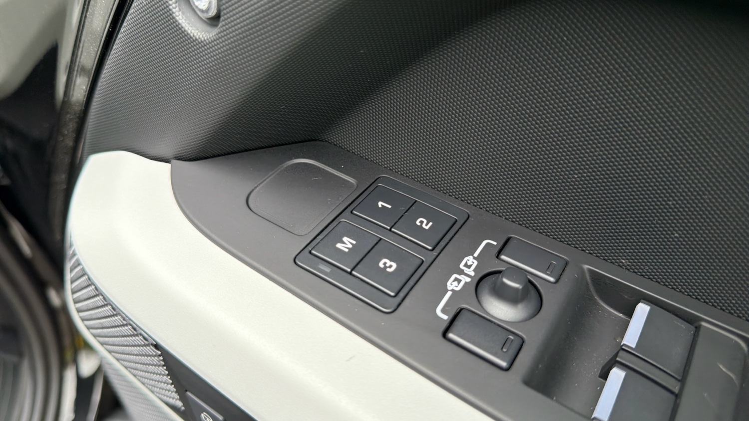 Used Land Rover Defender 2024 for sale - 78149762: Photo 30