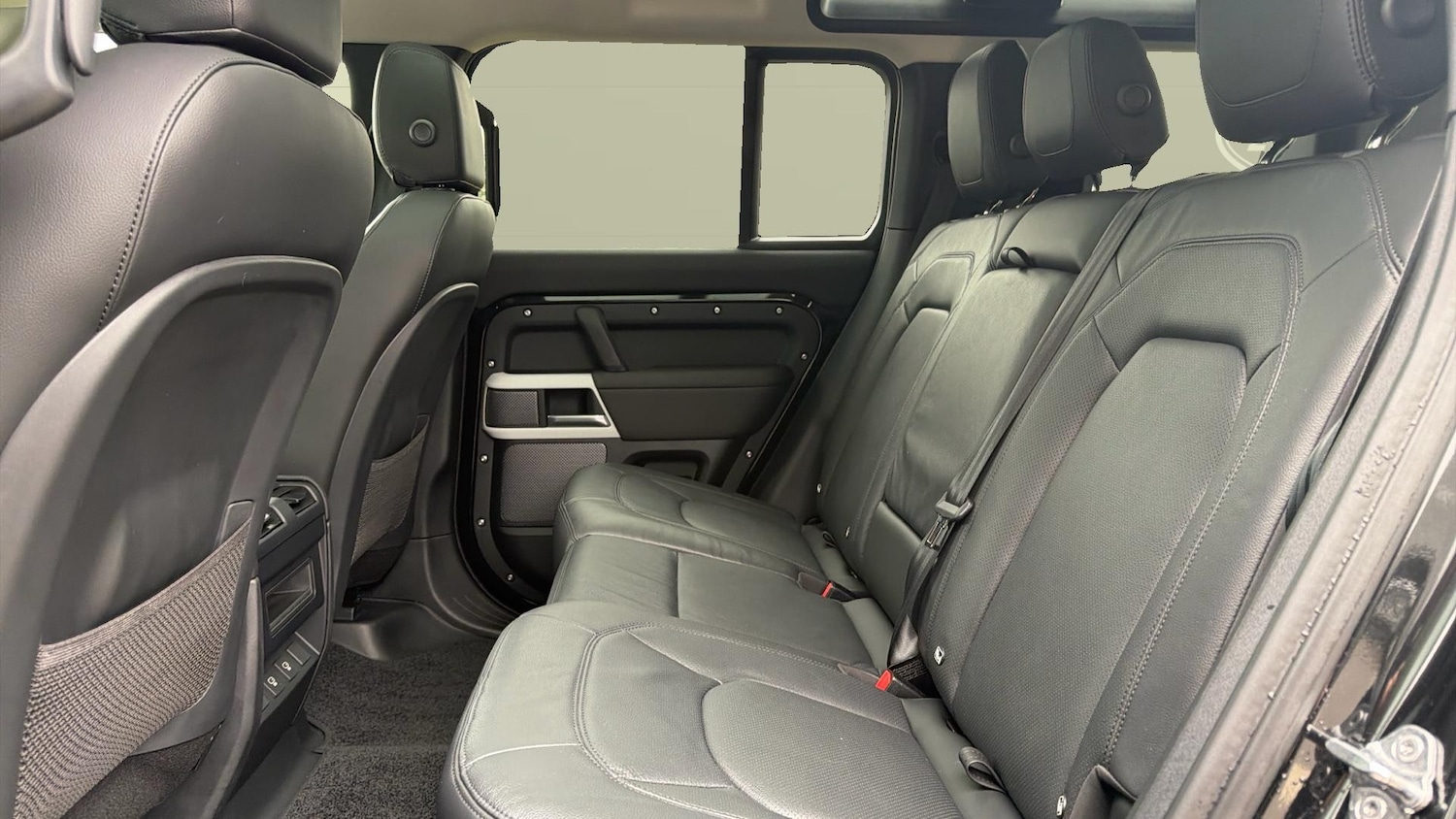 Used Land Rover Defender 2024 for sale - 78149762: Photo 4