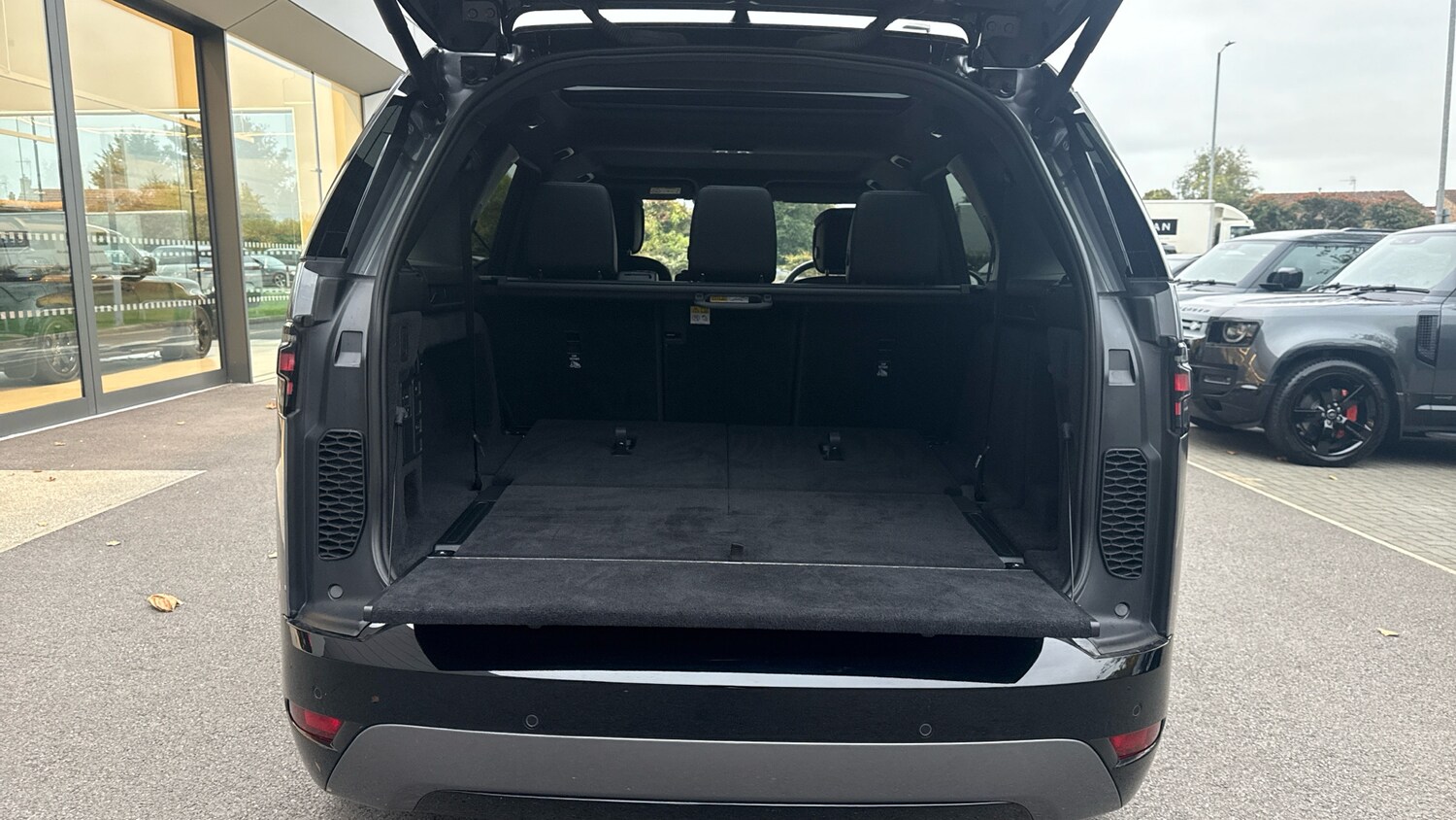 Used Land Rover Discovery 2024 for sale - 76315280: Photo 10