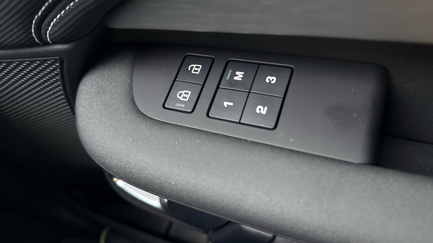 Used Land Rover Discovery 2024 for sale - 76315280: Photo 20