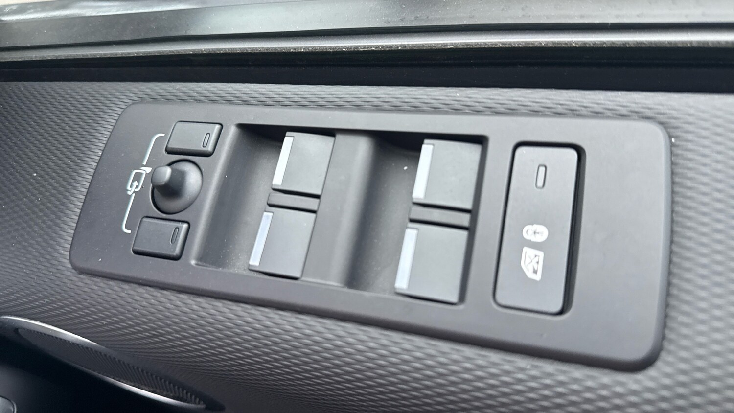 Used Land Rover Discovery 2024 for sale - 76315280: Photo 21