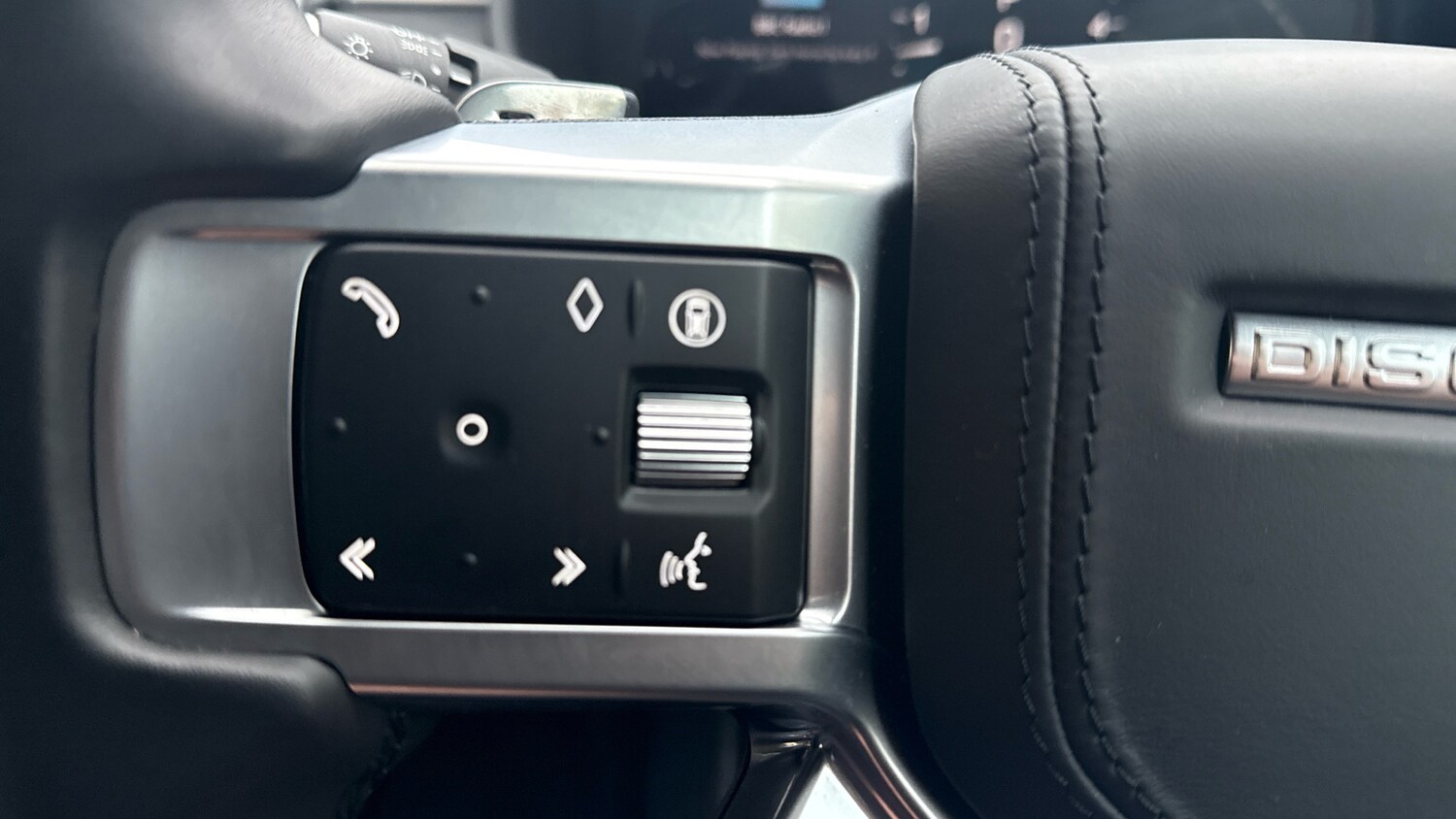 Used Land Rover Discovery 2024 for sale - 76315280: Photo 24