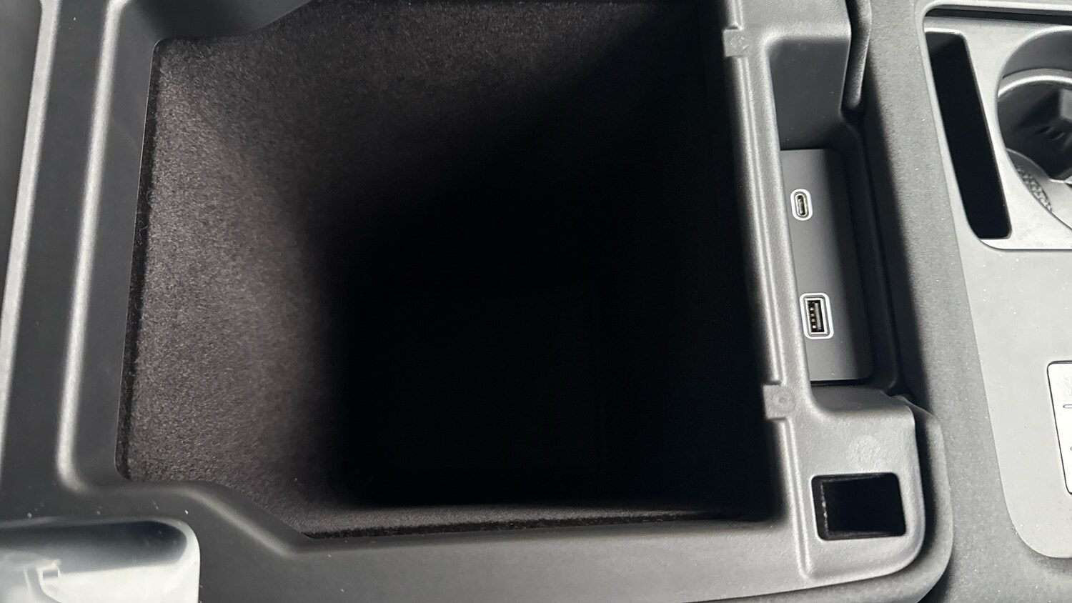 Used Land Rover Discovery 2024 for sale - 76315280: Photo 34