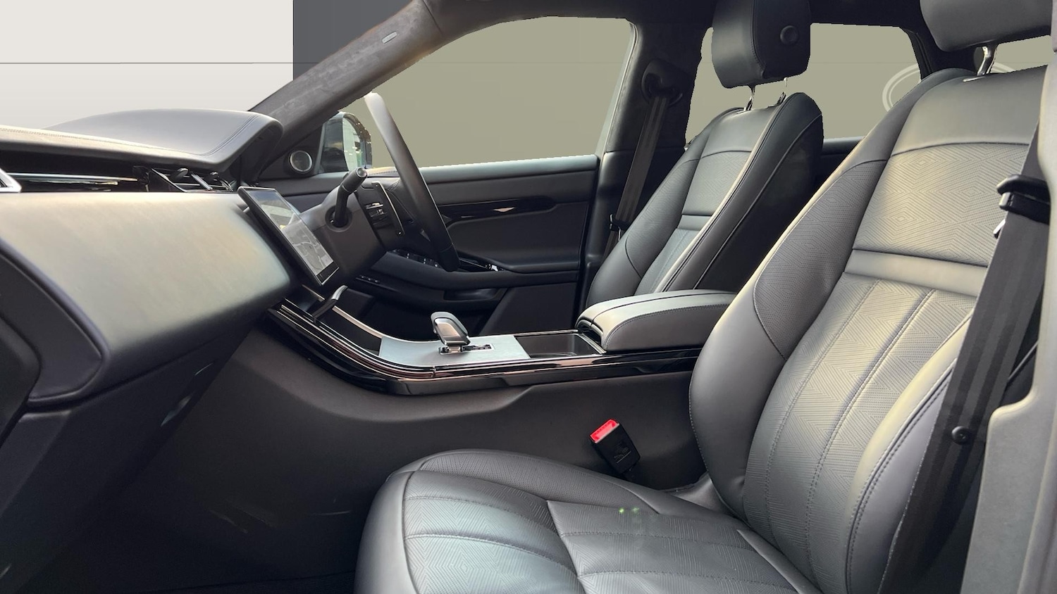 Used Land Rover Range Rover Evoque 2025 for sale - 77584394: Photo 3