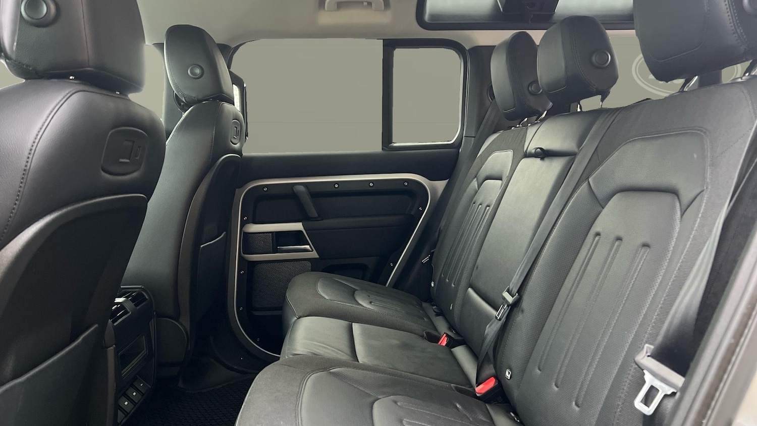 Used Land Rover Defender 2020 for sale - 77366061: Photo 4