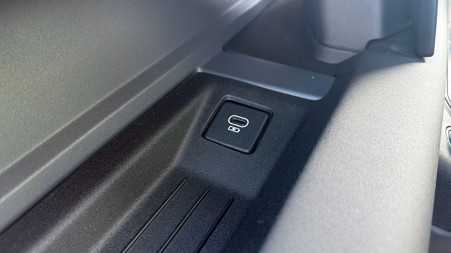 Used Land Rover Defender 2025 for sale - 77300958: Photo 38