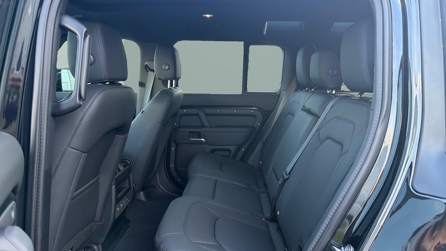 Used Land Rover Defender 2025 for sale - 77300958: Photo 4