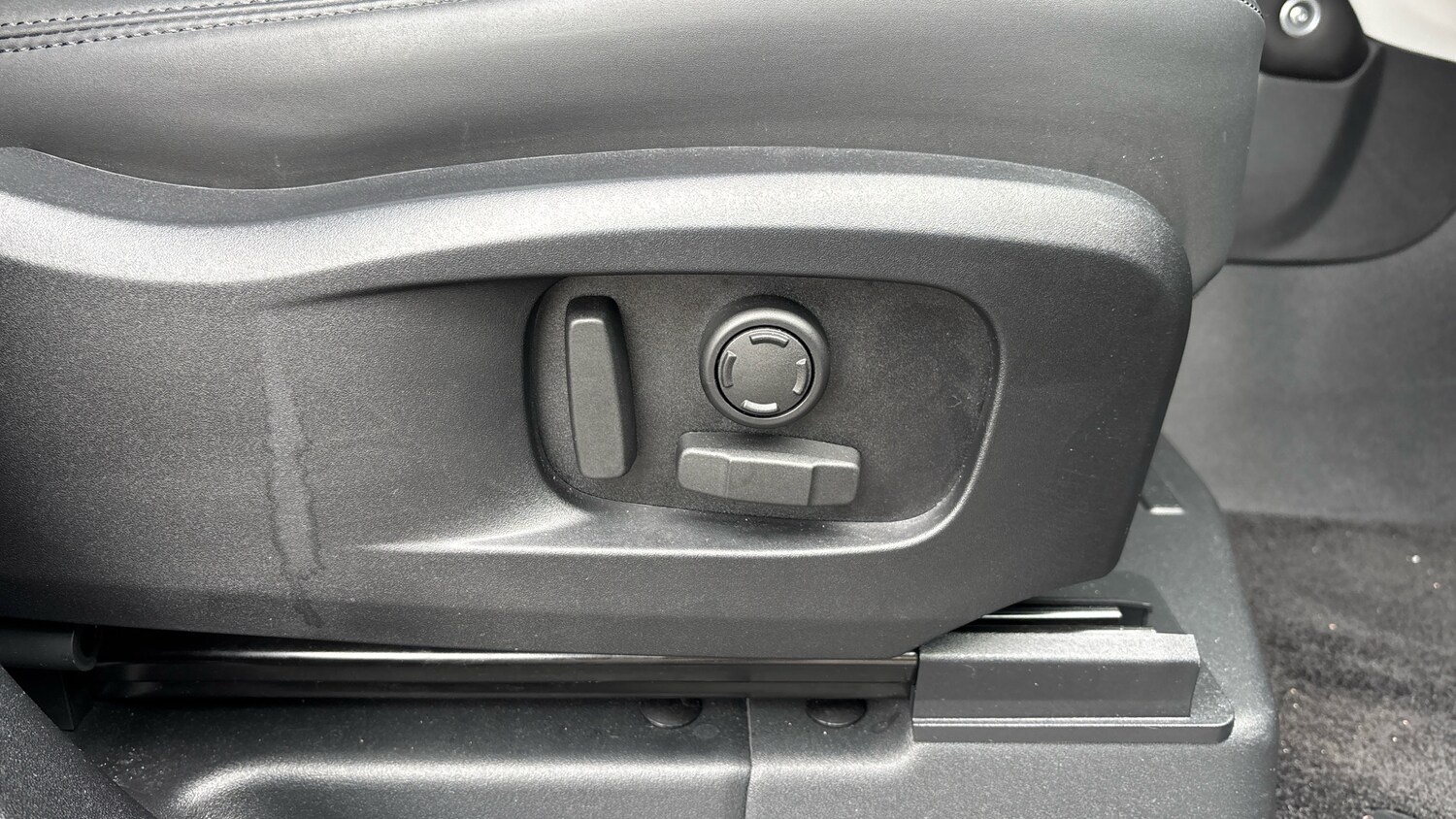 Used Land Rover Defender 2025 for sale - 77465570: Photo 32