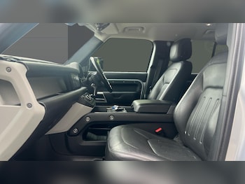 Used Land Rover Defender 2021 for sale - 75343203: Photo