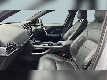 Used Jaguar F-Pace 2019 for sale - 76614676: Photo