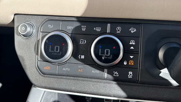 Used Land Rover Defender 2020 for sale - 76274376: Photo 25