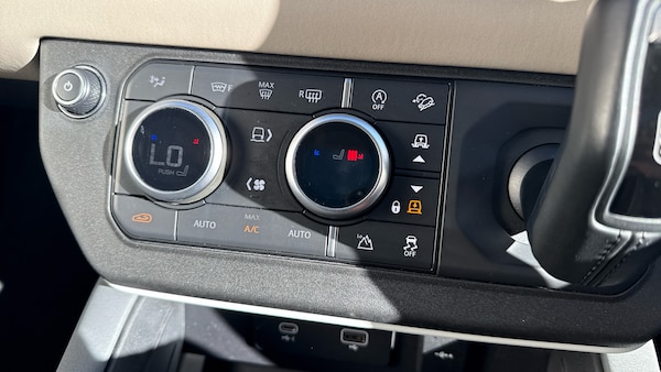 Used Land Rover Defender 2020 for sale - 76274376: Photo 26