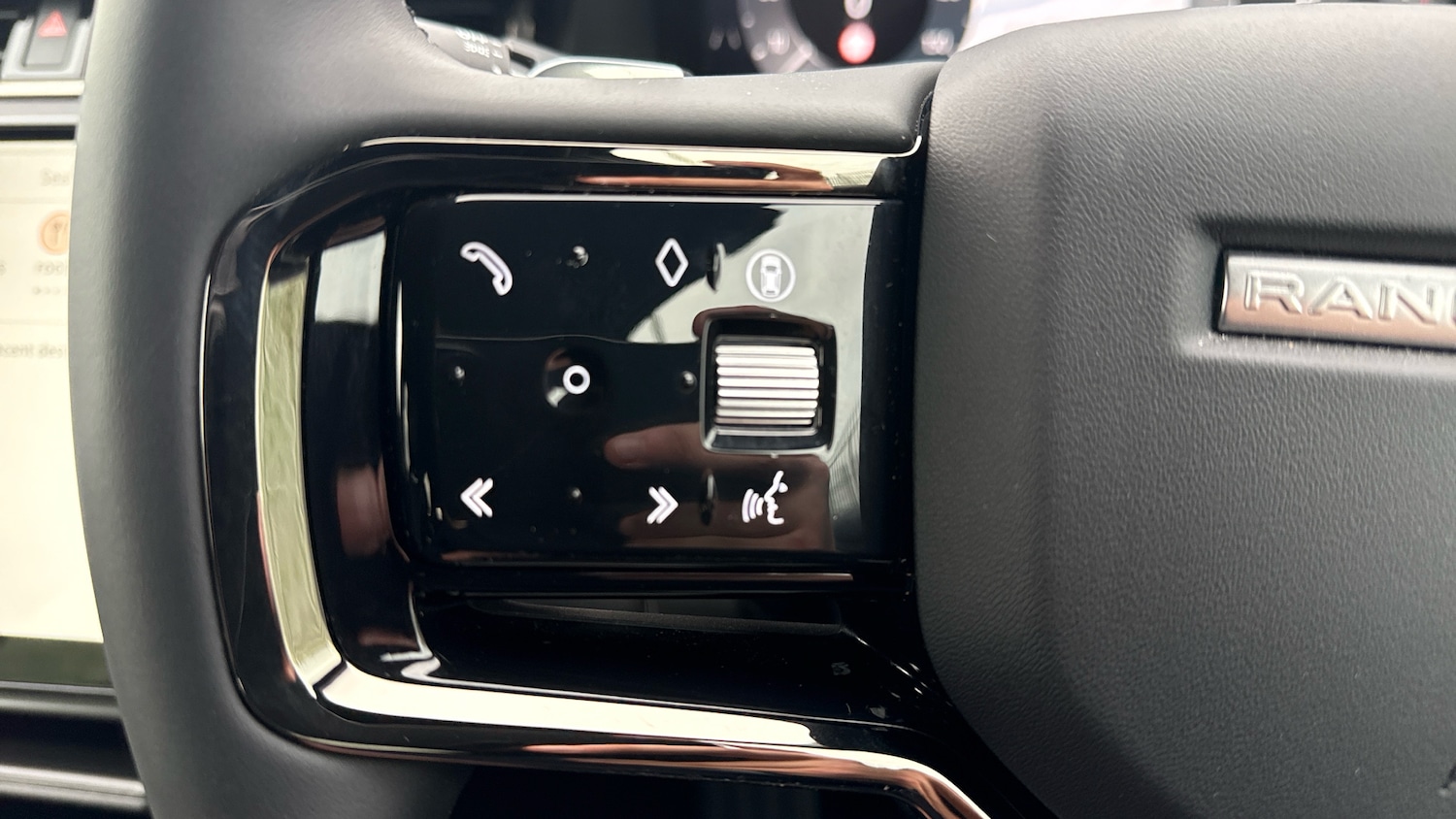 Used Land Rover Range Rover Evoque 2025 for sale - 75931335: Photo 26