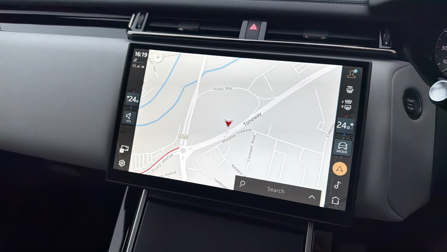 Used Land Rover Range Rover Velar 2025 for sale - 76611535: Photo 11