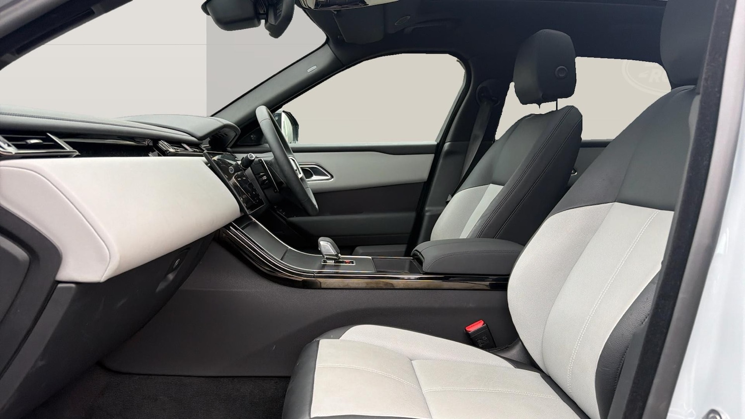 Used Land Rover Range Rover Velar 2025 for sale - 76611535: Photo 3