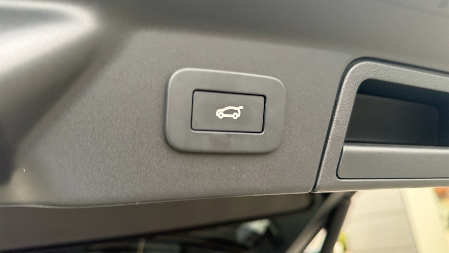 Used Land Rover Range Rover Velar 2025 for sale - 76611535: Photo 38