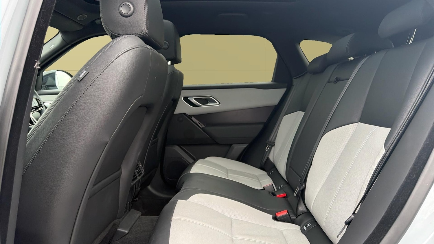 Used Land Rover Range Rover Velar 2025 for sale - 76611535: Photo 4