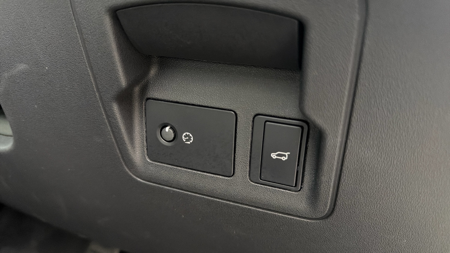 Used Land Rover Range Rover Velar 2025 for sale - 76611535: Photo 42