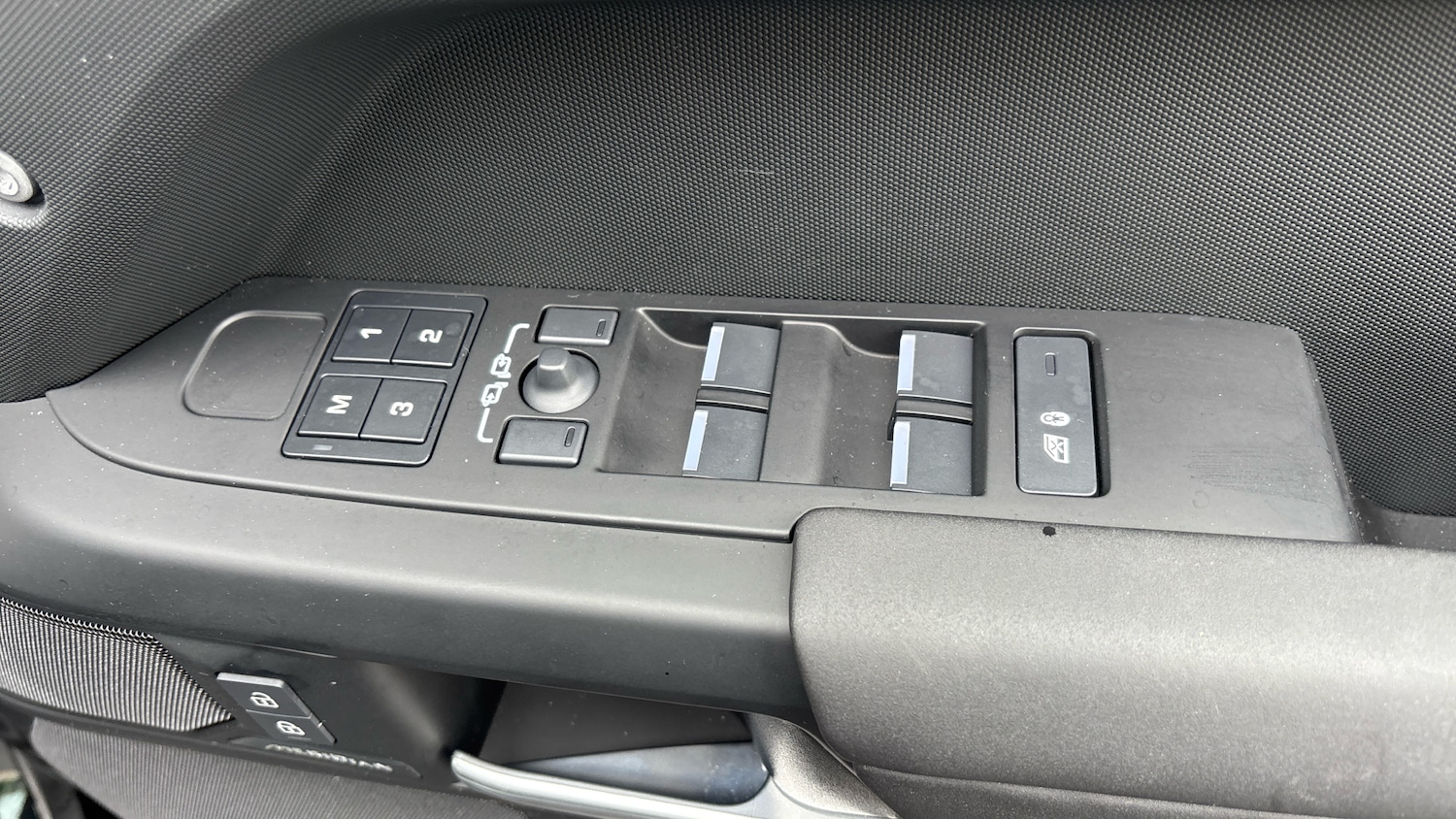 Used Land Rover Defender 2025 for sale - 77262175: Photo 30