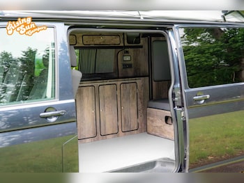 Used Volkswagen Transporter 2016 for sale - 79027000: Photo
