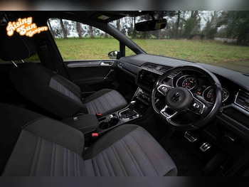 Used Volkswagen Touran 2020 for sale - 77036955: Photo