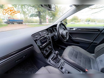 Used Volkswagen Golf 2015 for sale - 76304442: Photo