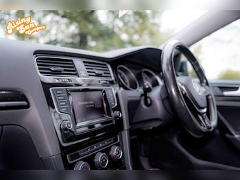 Used Volkswagen Golf 2015 for sale - 76304442: Photo