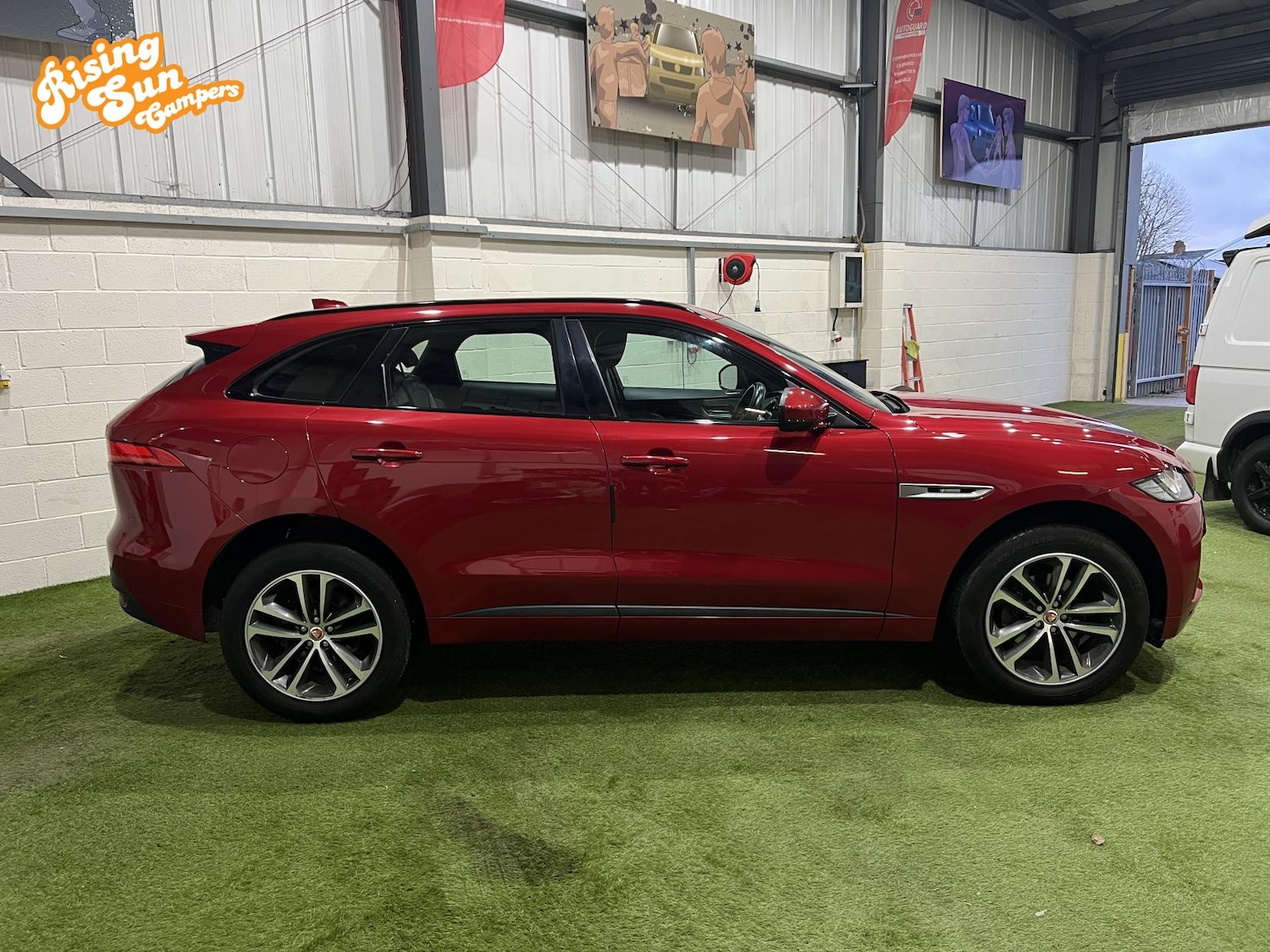 Used Jaguar F-Pace 2019 for sale - 76882169: Photo 2
