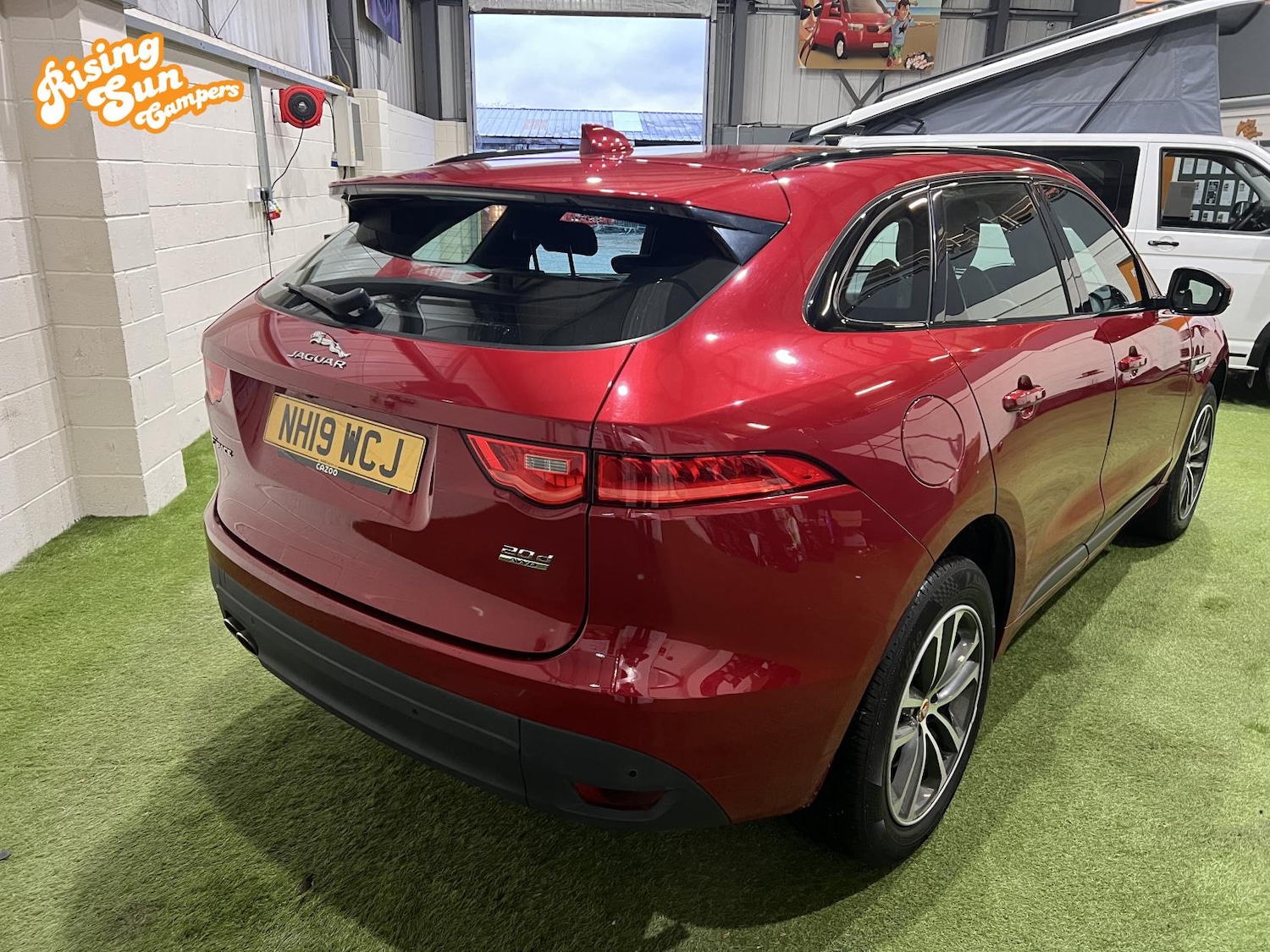 Used Jaguar F-Pace 2019 for sale - 76882169: Photo 3