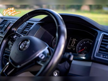 Used Volkswagen Transporter 2018 for sale - 76458687: Photo