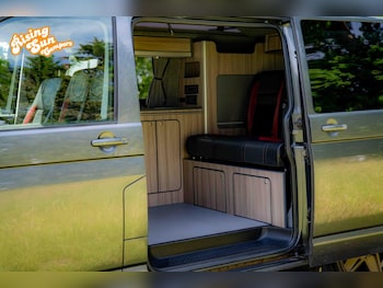 Used Volkswagen Transporter 2016 for sale - 79027001: Photo