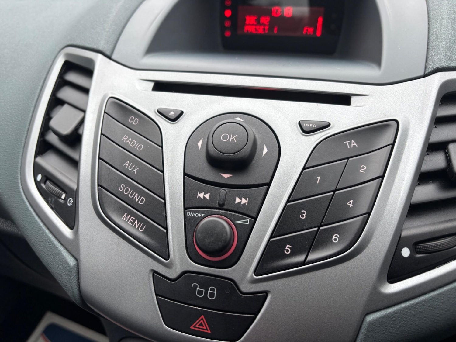 Used Ford Fiesta 2010 for sale - 77425764: Photo 17