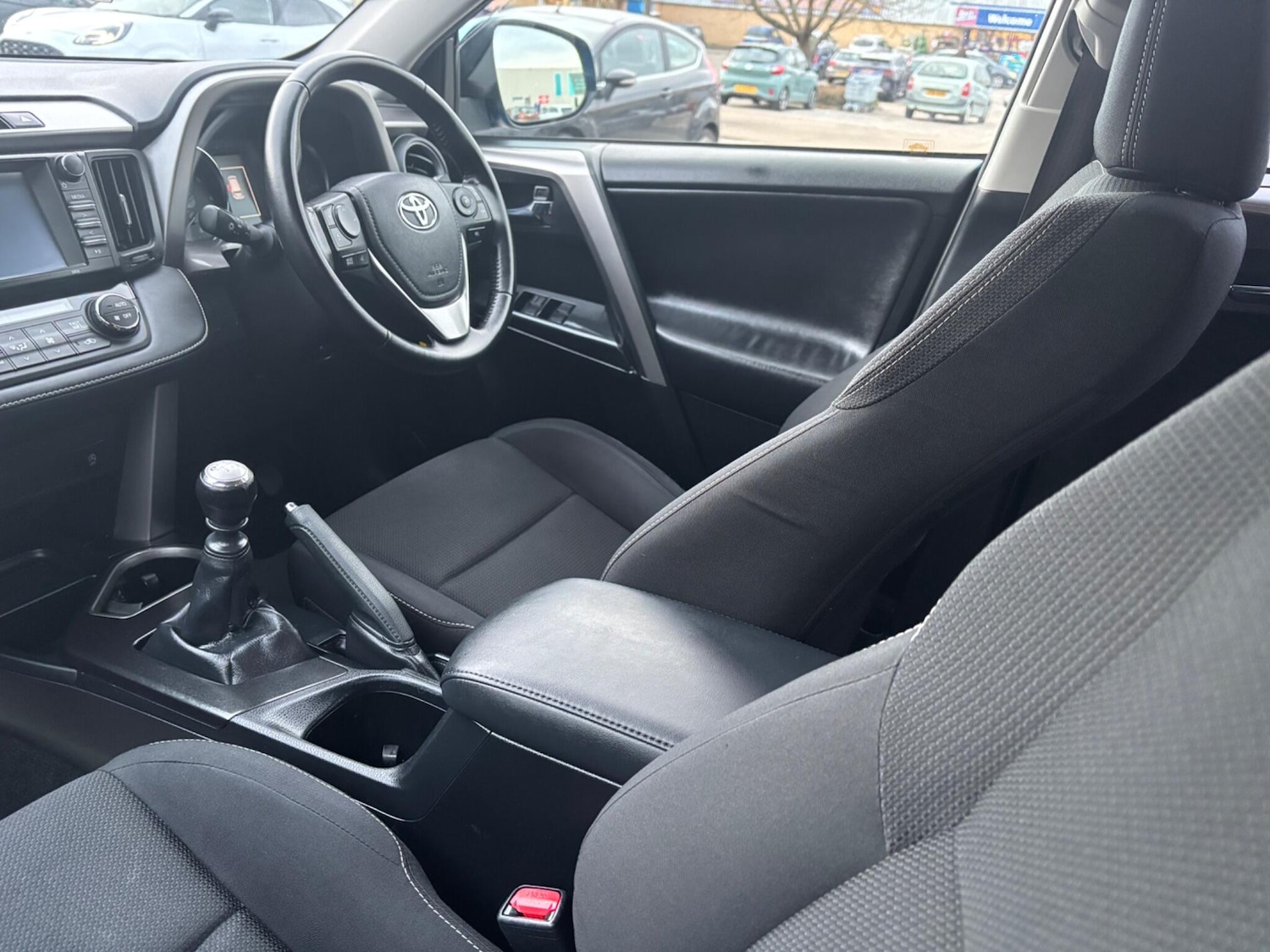 Used Toyota RAV4 2017 for sale - 76700817: Photo 16