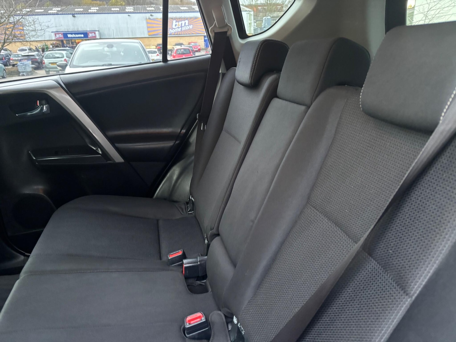 Used Toyota RAV4 2017 for sale - 76700817: Photo 17