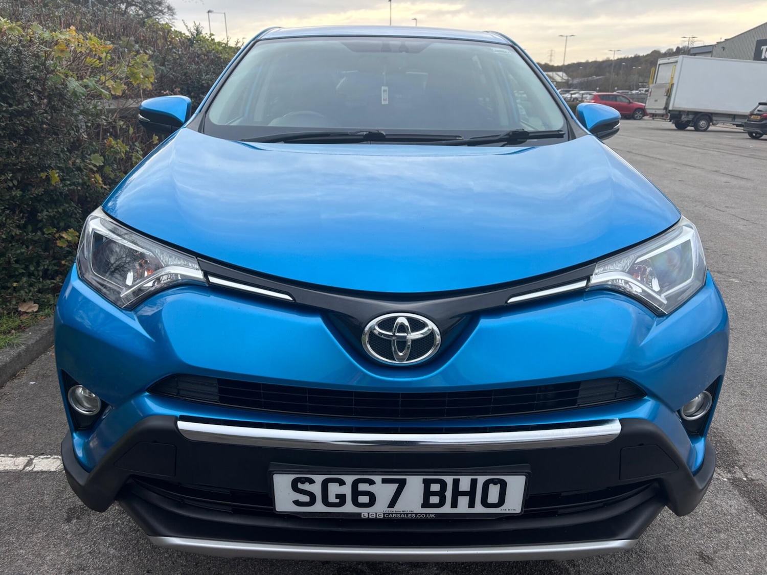 Used Toyota RAV4 2017 for sale - 76700817: Photo 2