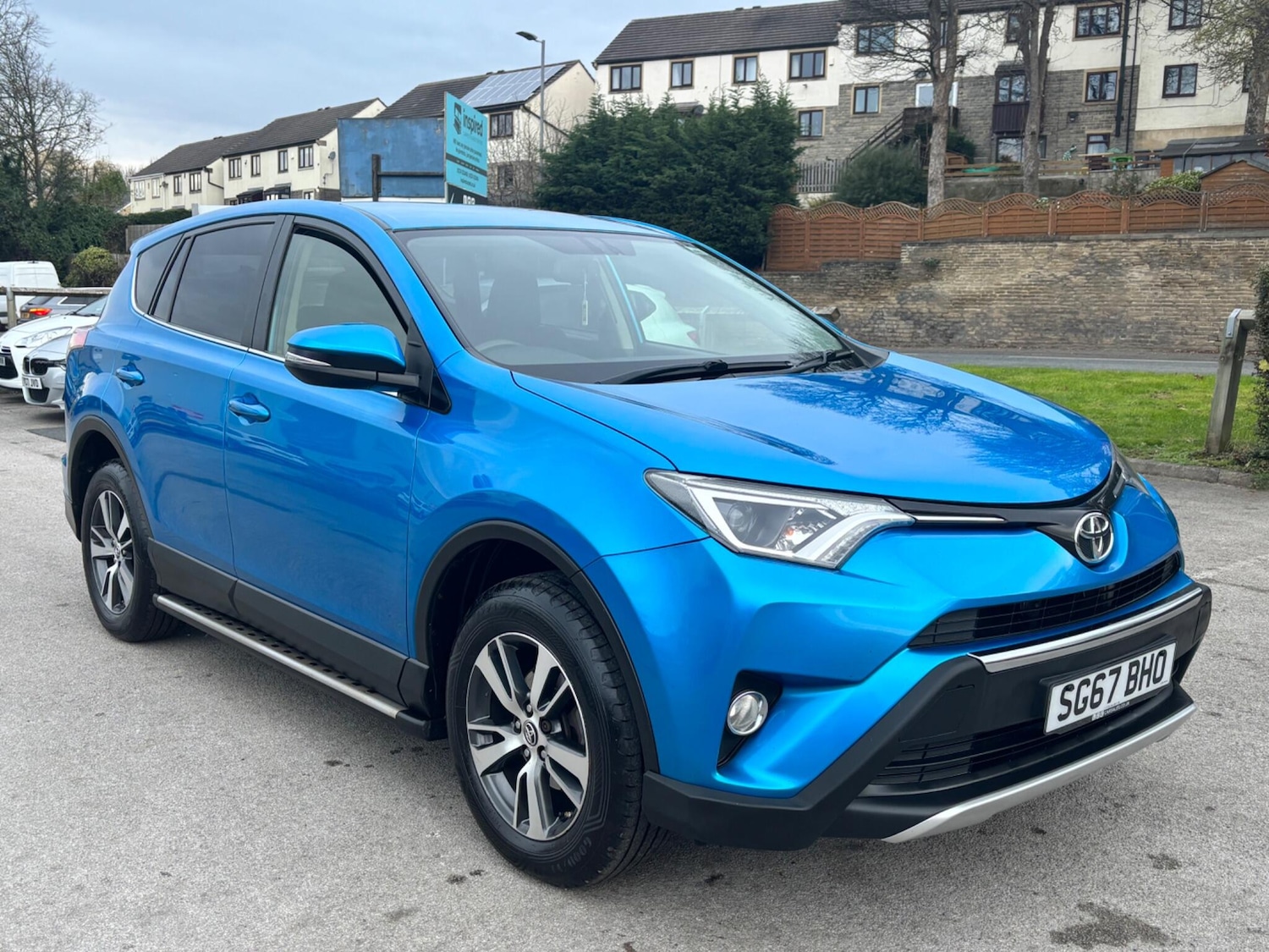 Used Toyota RAV4 2017 for sale - 76700817: Photo 3