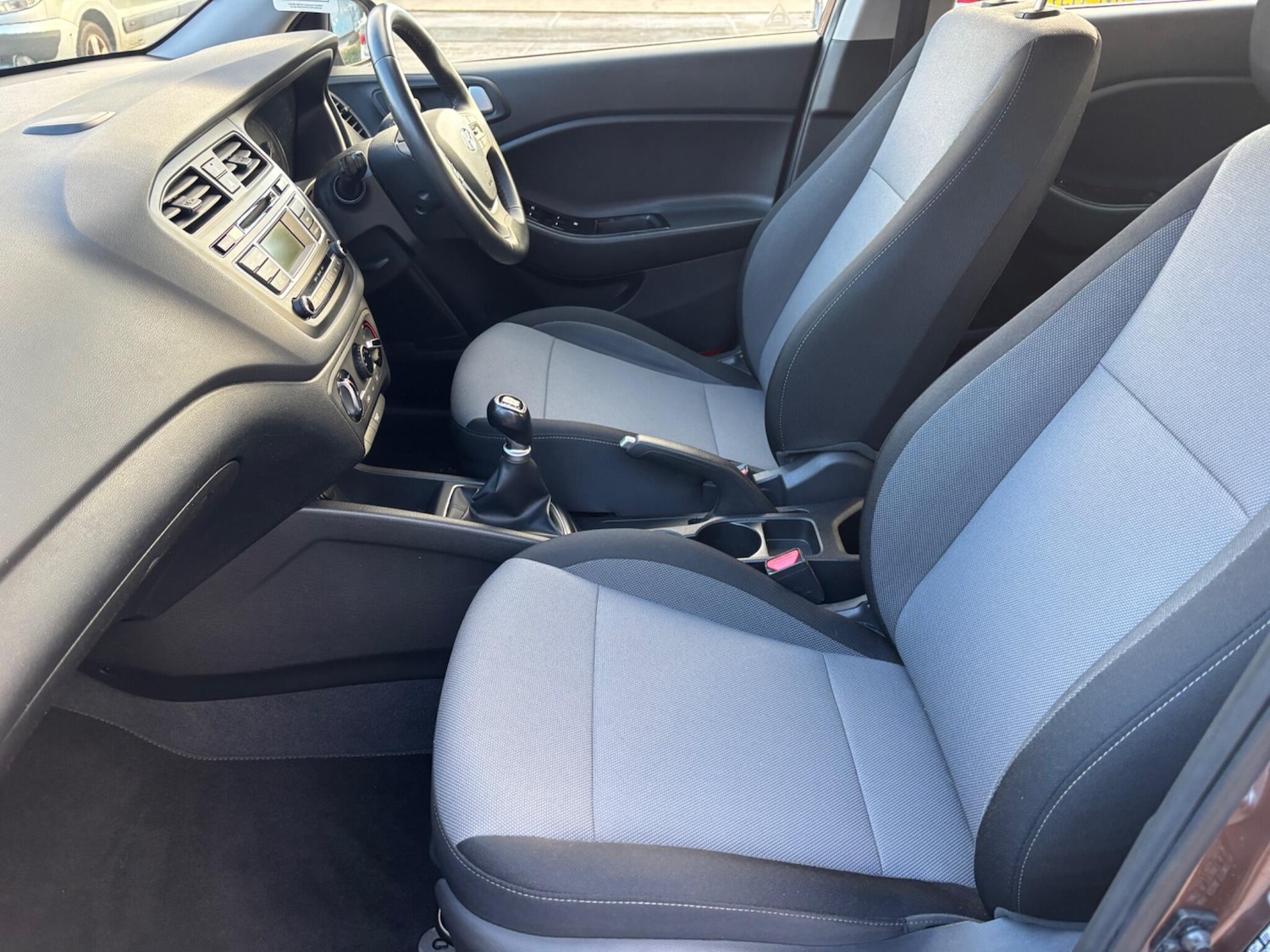 Used Hyundai i20 2017 for sale - 76702332: Photo 10