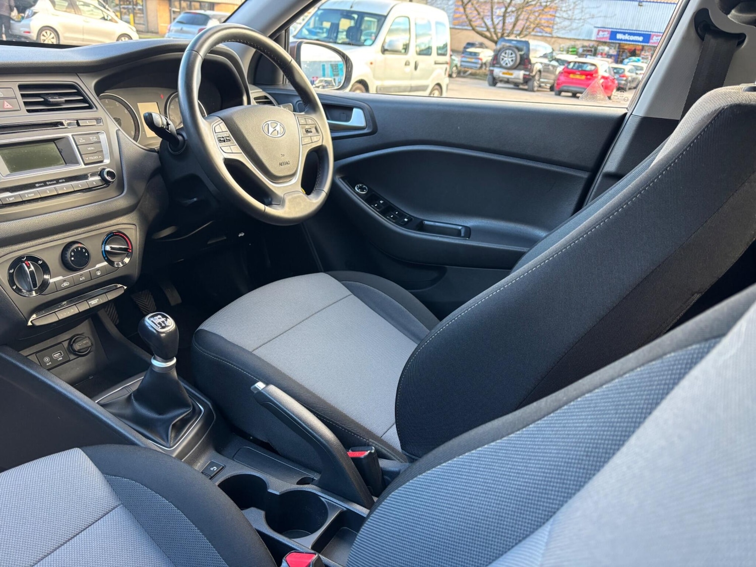 Used Hyundai i20 2017 for sale - 76702332: Photo 12