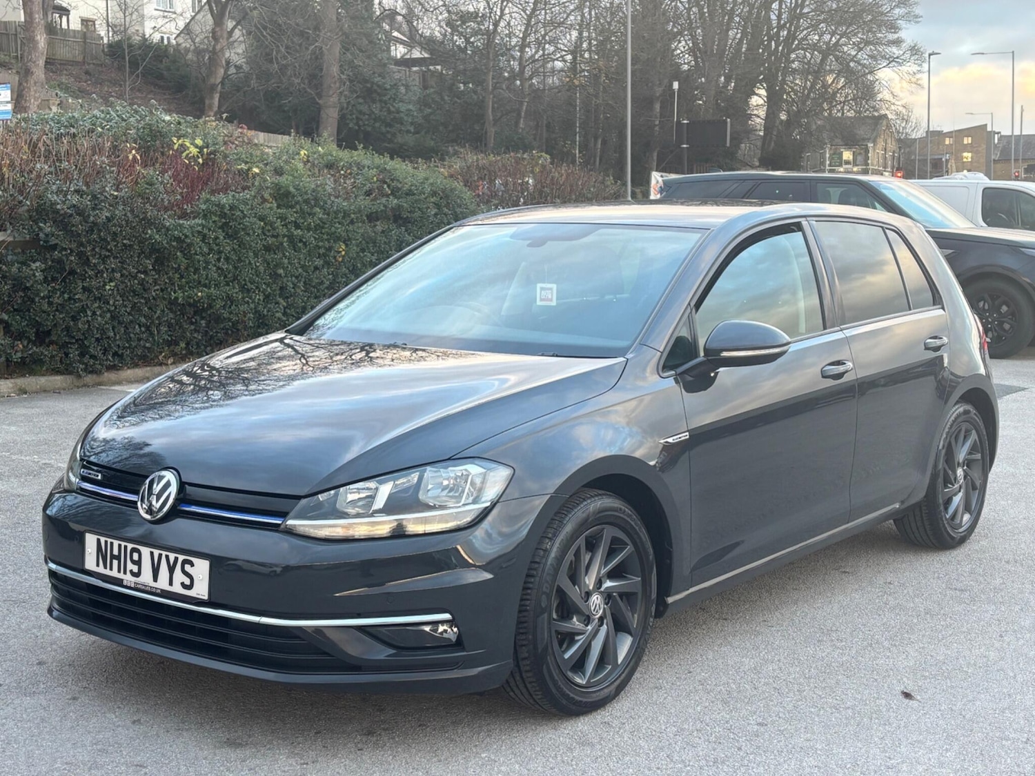 Used Volkswagen Golf 2019 for sale - 76899570: Photo 1